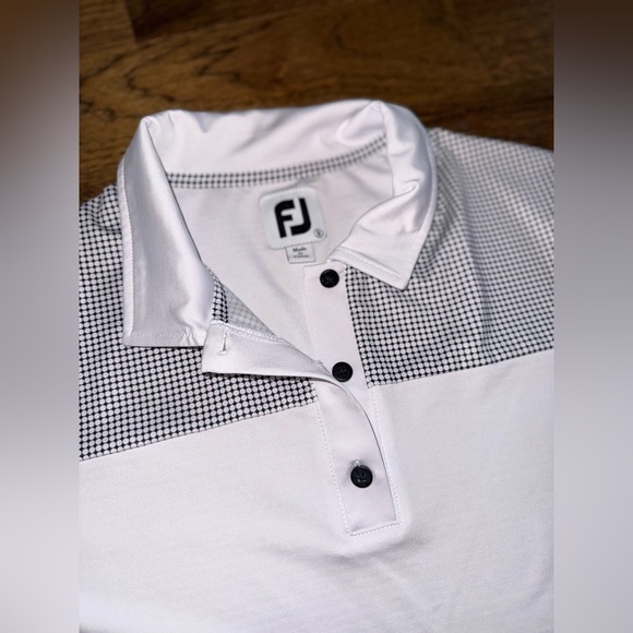 FootJoy FootJoy Women's Lisle Dot Print Yoke Polo- White size small - Picture 4 of 12